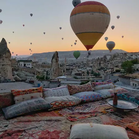 Lunar Cappadocia Гореме
